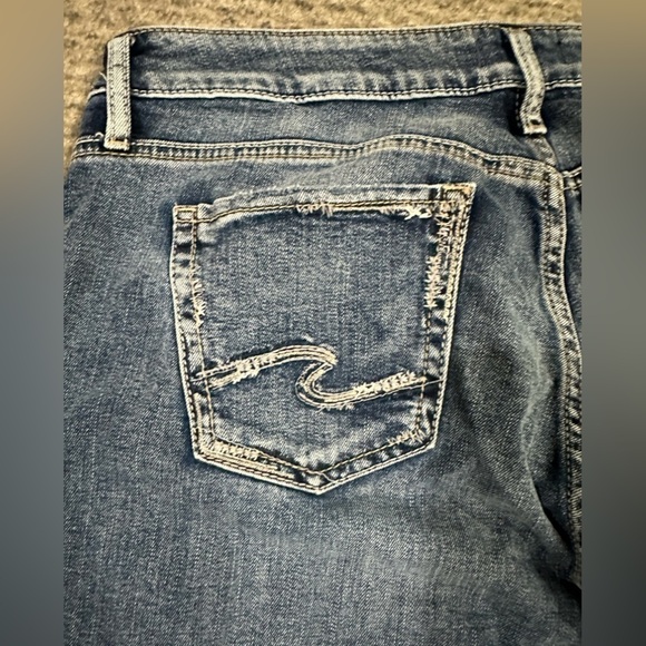 SILVER Women’s Boyfriend Distressed Capris 29/25, EUC! - Picture 3 of 8